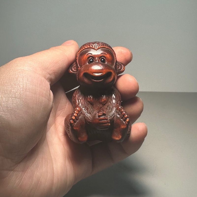 Boxwood carved monkey figurine - Phone Accessories Market 评论和价格